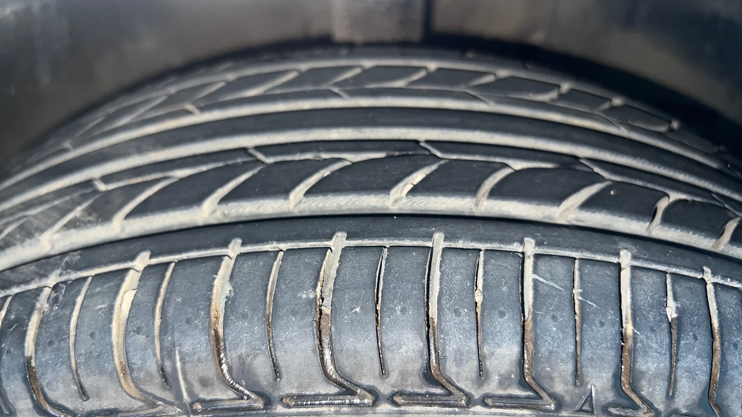 Used 2020 Maruti Suzuki Wagon R ZXi 1.2 AMT Petrol Automatic tyres RIGHT FRONT TYRE TREAD VIEW