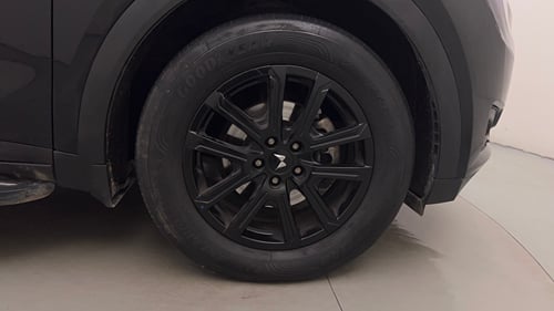 Used 2025 Mahindra XUV700 AX7 Luxury Pack Petrol AT 7 STR Petrol Automatic tyres RIGHT FRONT TYRE RIM VIEW