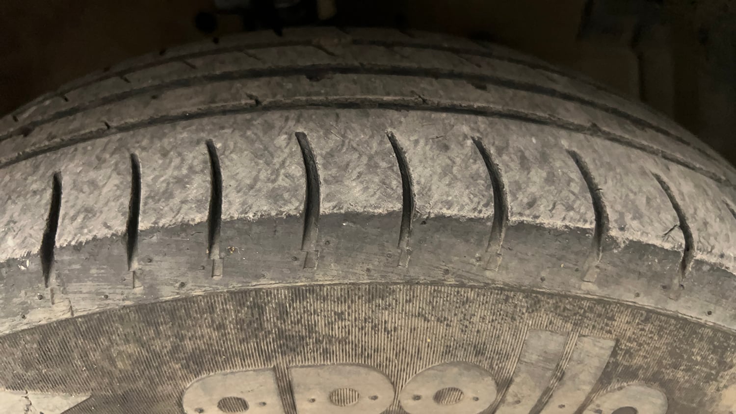 Used 2017 Maruti Suzuki Swift VXi Petrol Manual tyres RIGHT FRONT TYRE TREAD VIEW