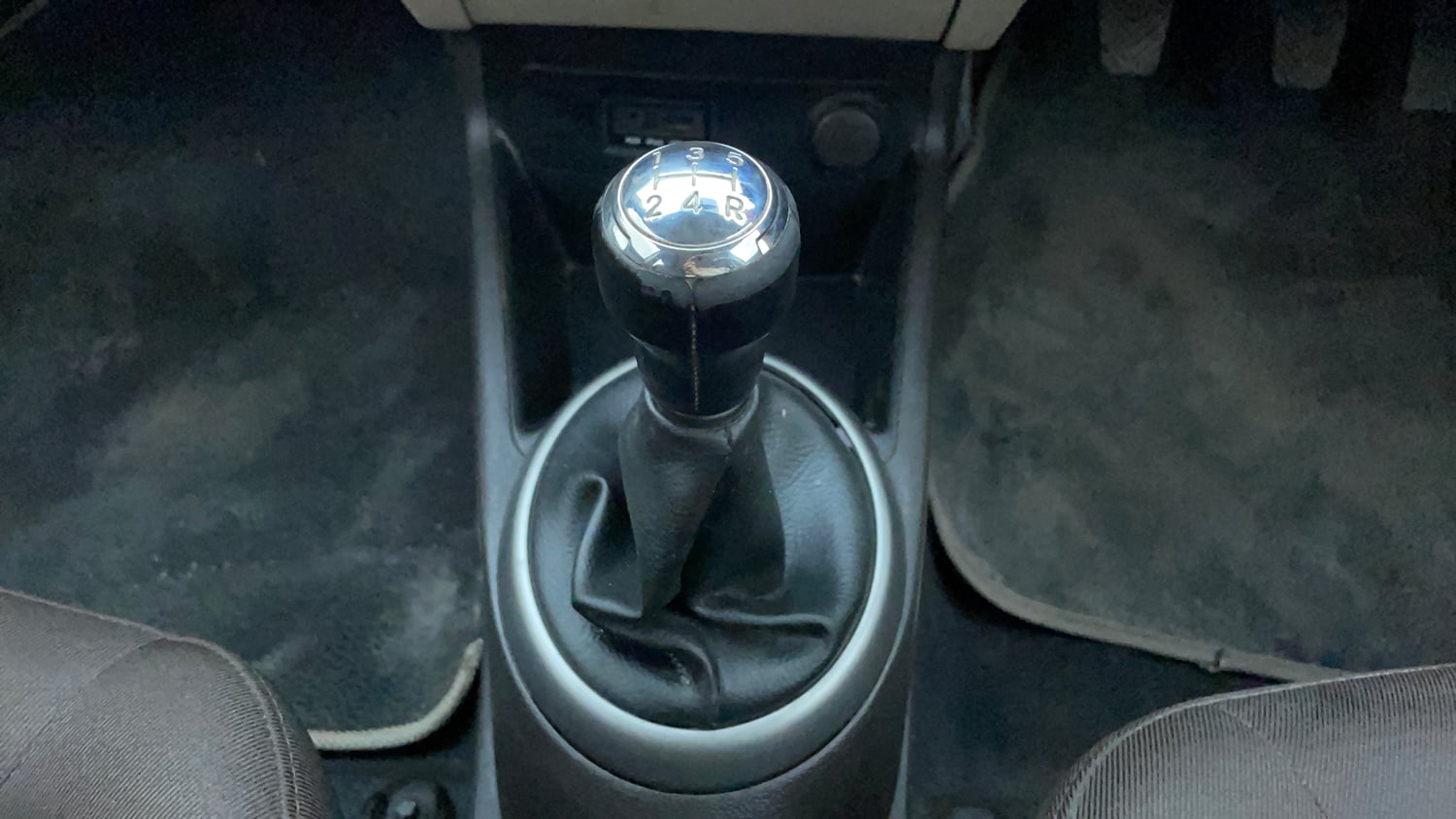 Used 2013 Hyundai i20 Sportz 1.2 Petrol Manual interior GEAR  KNOB VIEW