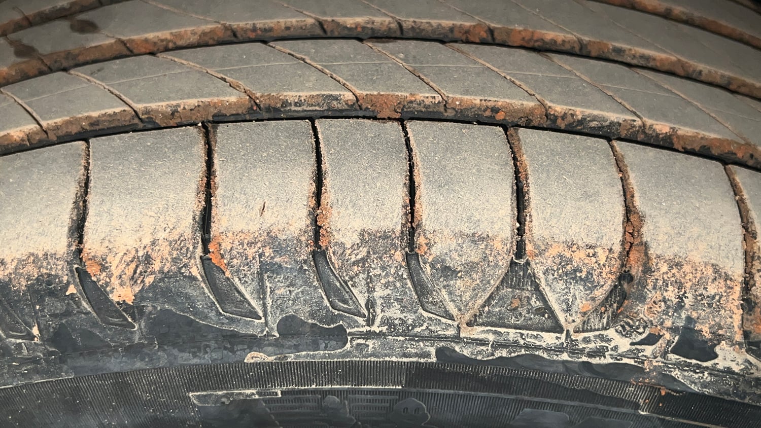 Used 2022 Maruti Suzuki Baleno Alpha AGS Petrol Automatic tyres RIGHT FRONT TYRE TREAD VIEW