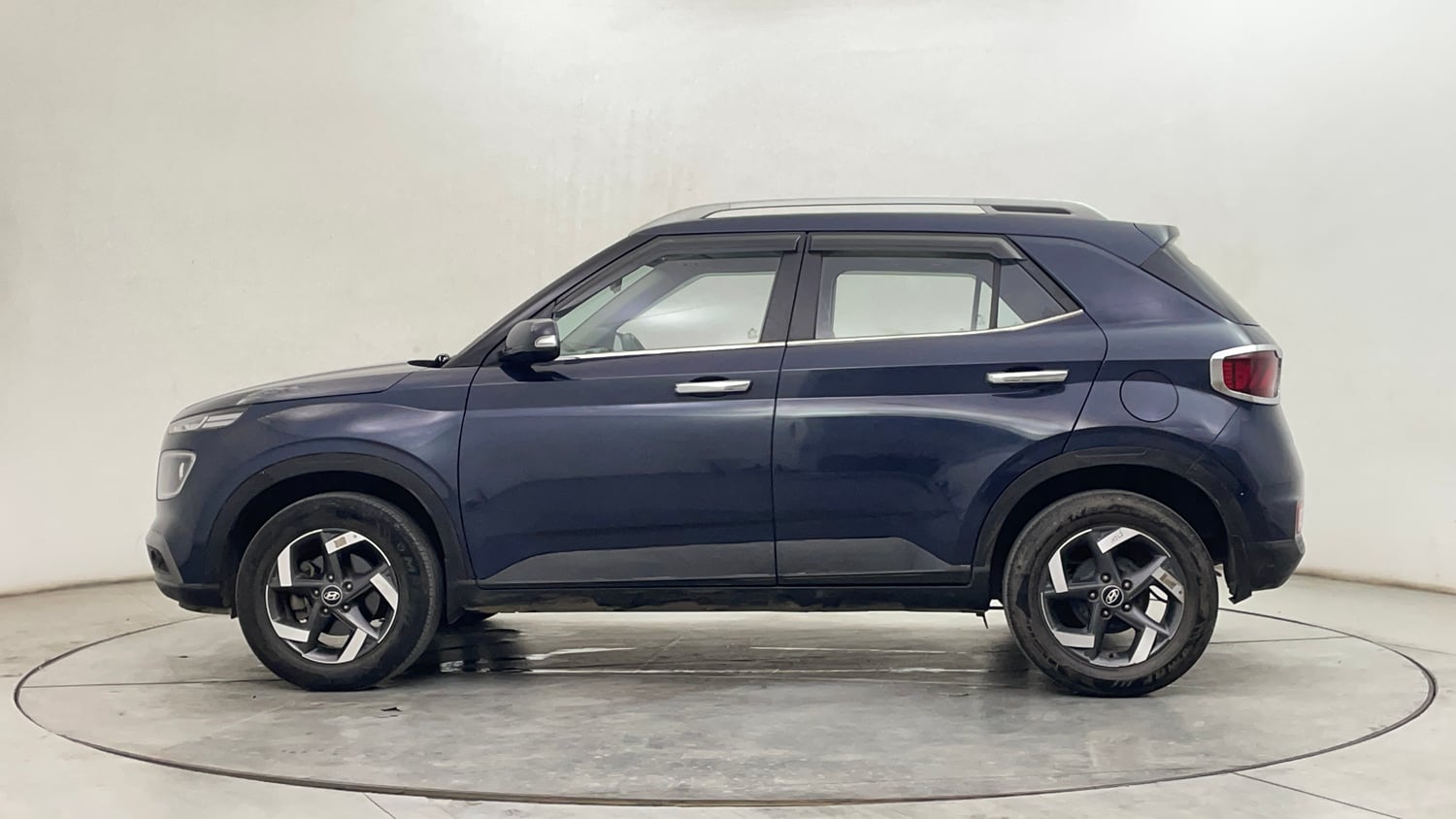 Used 2020 Hyundai Venue SX 1.5 CRDi Diesel Manual exterior LEFT SIDE VIEW