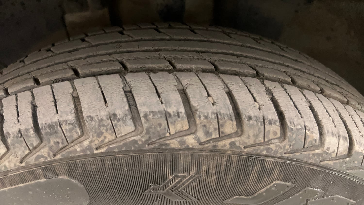 Used 2019 Renault Kwid 1.0 RXT AMT Opt Petrol Automatic tyres LEFT FRONT TYRE TREAD VIEW