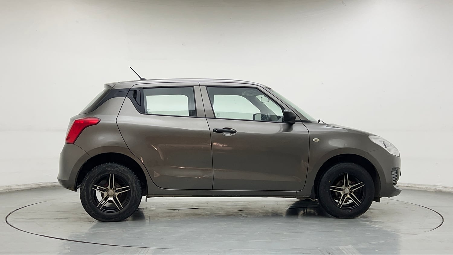 Used 2020 Maruti Suzuki Swift LXi Petrol Manual exterior RIGHT SIDE VIEW