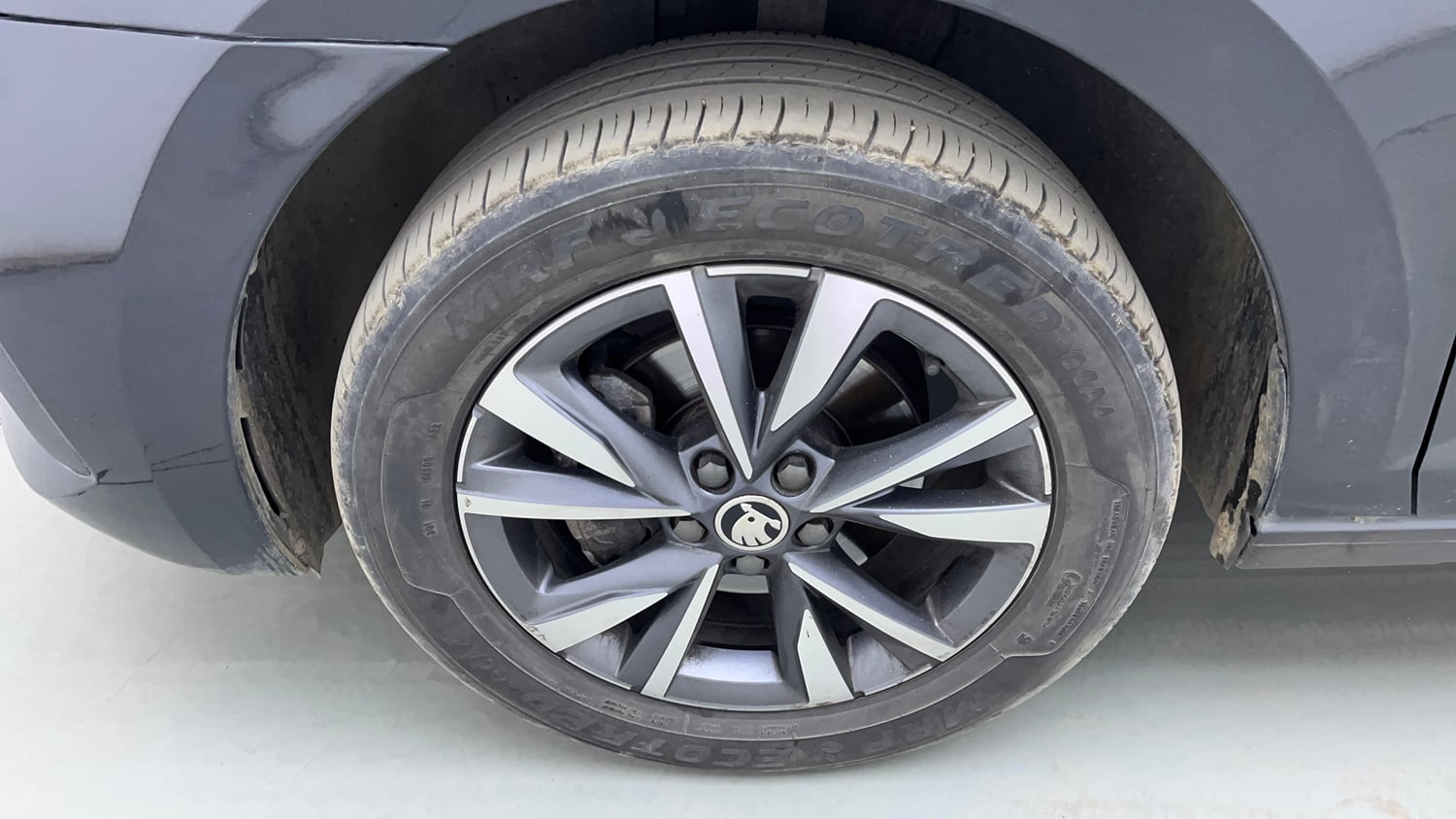 Used 2023 Skoda Slavia Style 1.0L TSI AT Petrol Automatic tyres LEFT FRONT TYRE RIM VIEW
