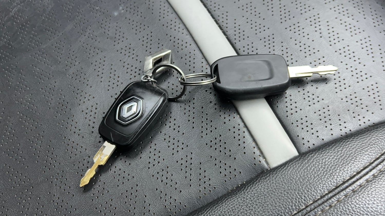 Used 2021 Renault Kwid RXT 1.0 AMT Opt Petrol Automatic extra CAR KEY VIEW
