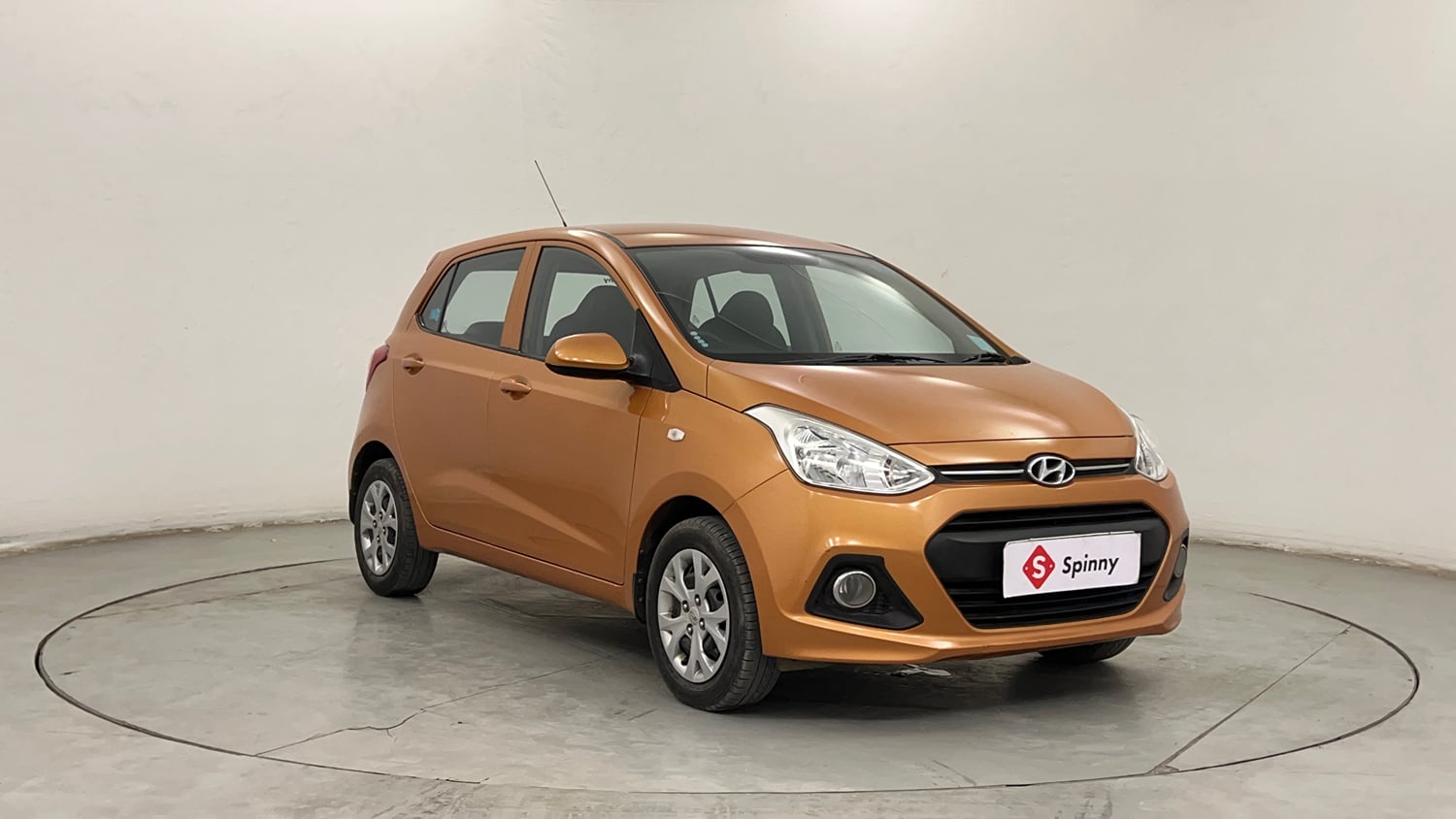 Used 2016 Hyundai Grand i10 Magna 1.2 Kappa VTVT Petrol Manual exterior RIGHT FRONT CORNER VIEW