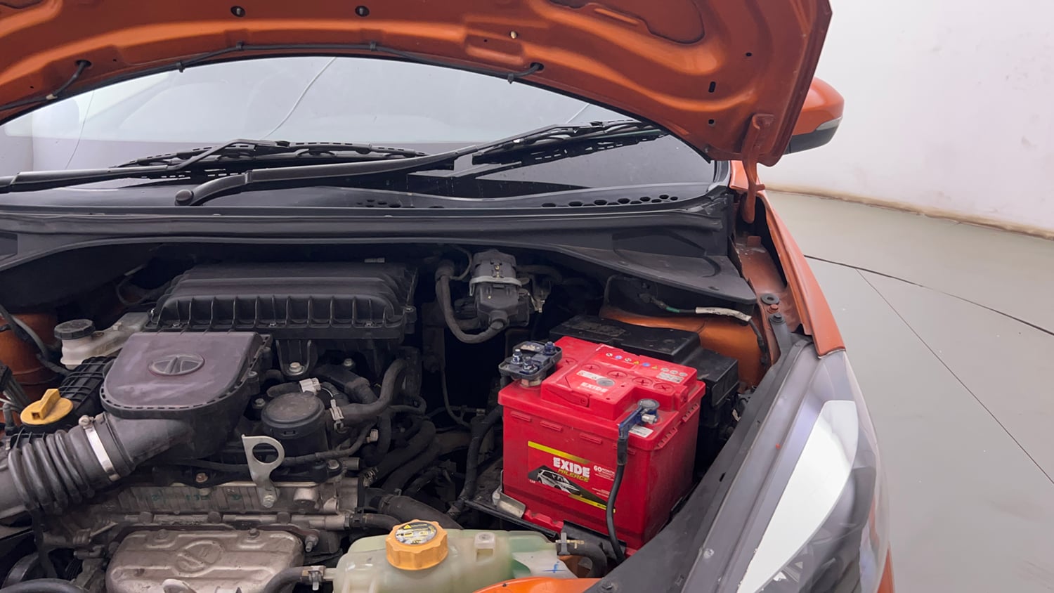 Used 2019 Tata Tiago Revotron XZ Plus Petrol Manual engine ENGINE LEFT SIDE HINGE & APRON VIEW