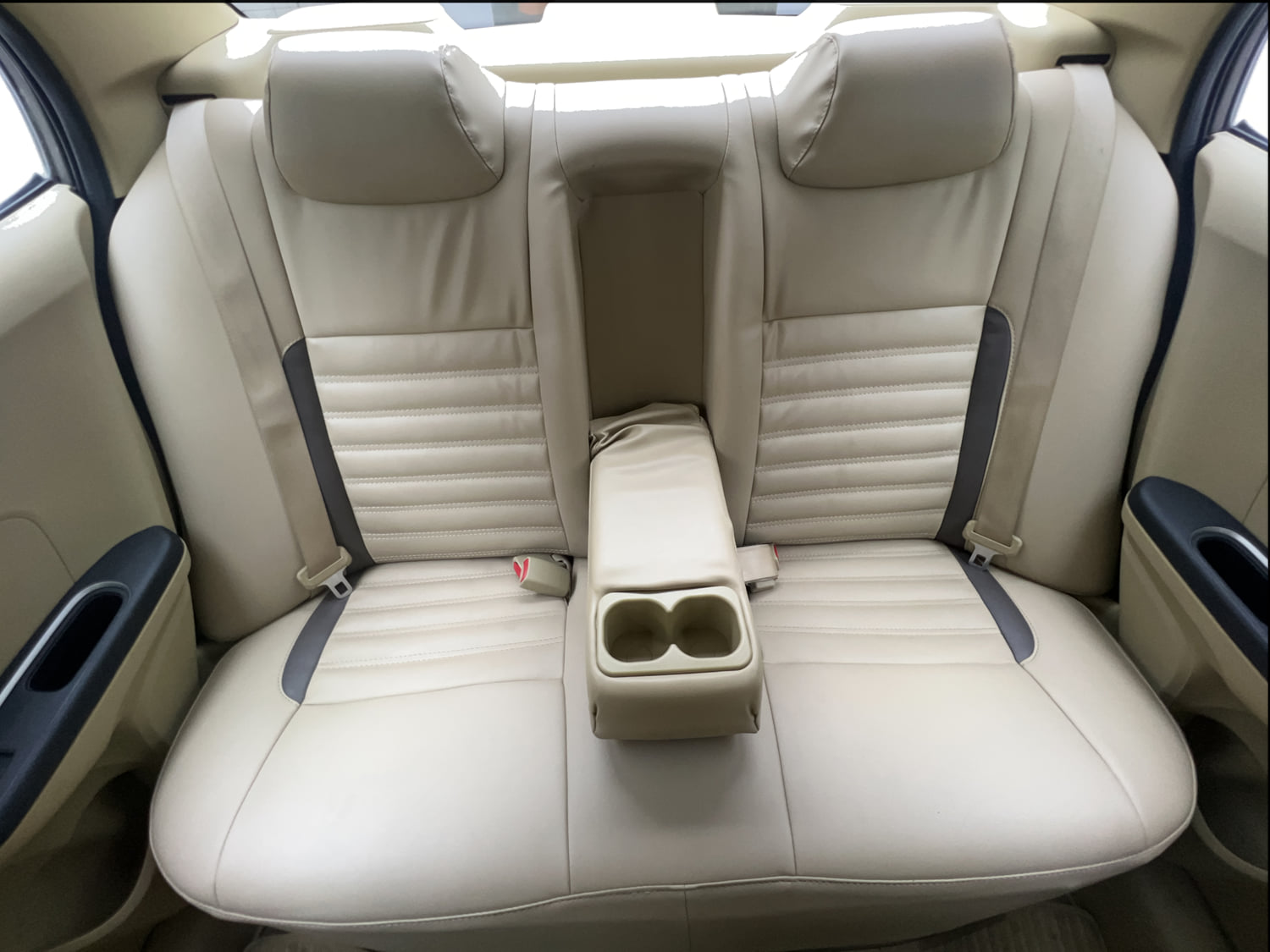Used 2016 Honda Amaze 1.2 SX i-VTEC Petrol Manual interior REAR SEAT CONDITION VIEW
