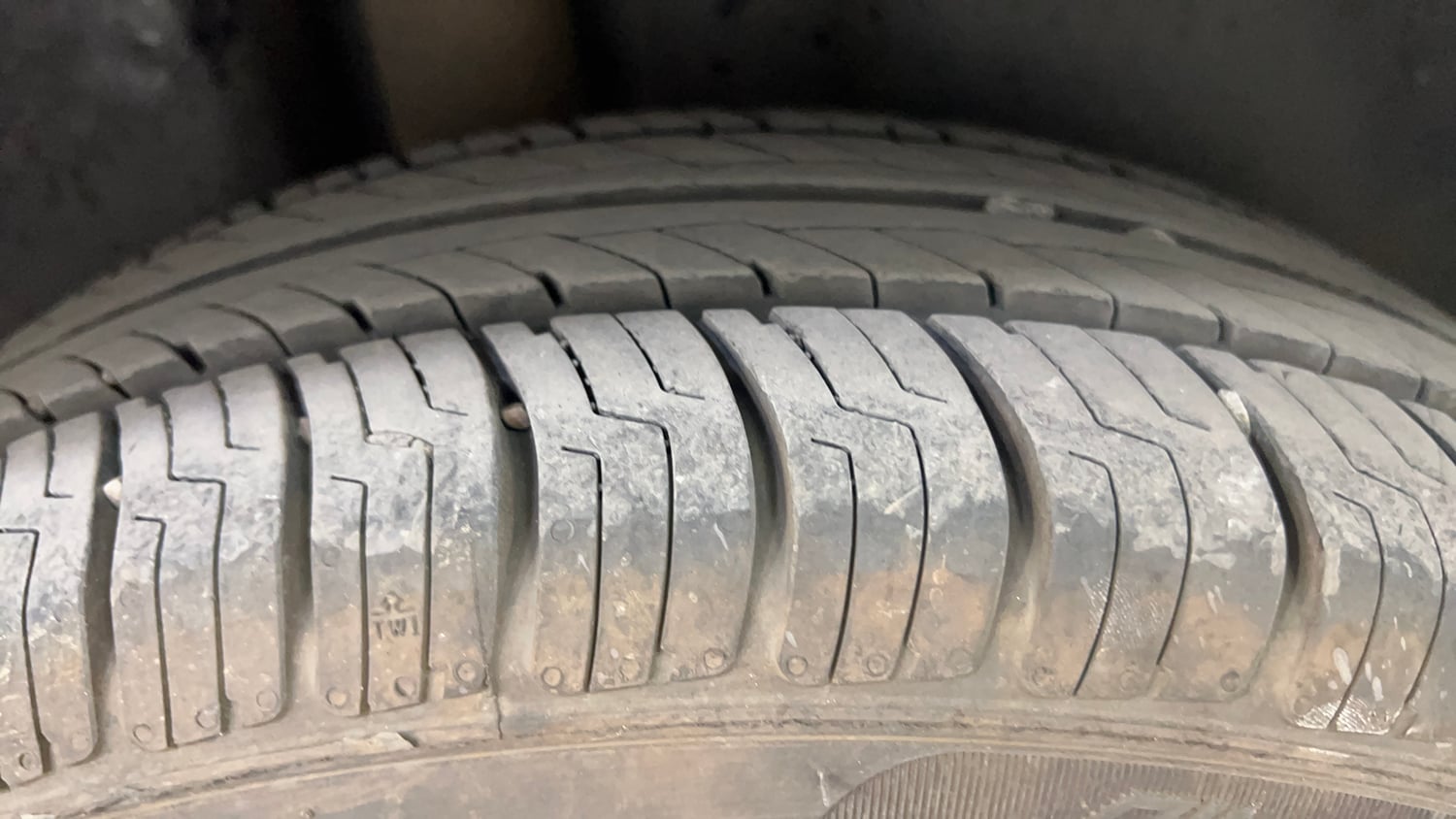 Used 2013 Volkswagen Vento Highline Petrol Petrol Manual tyres RIGHT REAR TYRE TREAD VIEW
