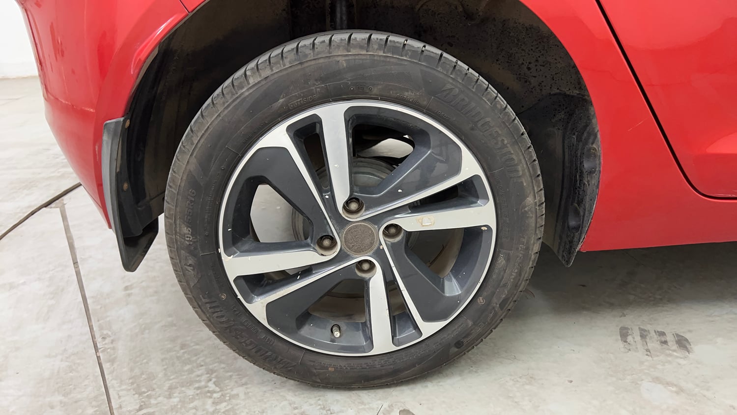 Used 2021 Tata Altroz XZ Petrol Petrol Manual tyres RIGHT REAR TYRE RIM VIEW