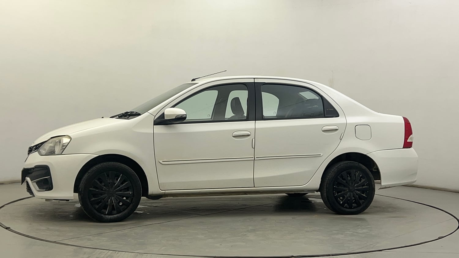 Used 2017 Toyota Platinum Etios V Petrol Manual exterior LEFT SIDE VIEW