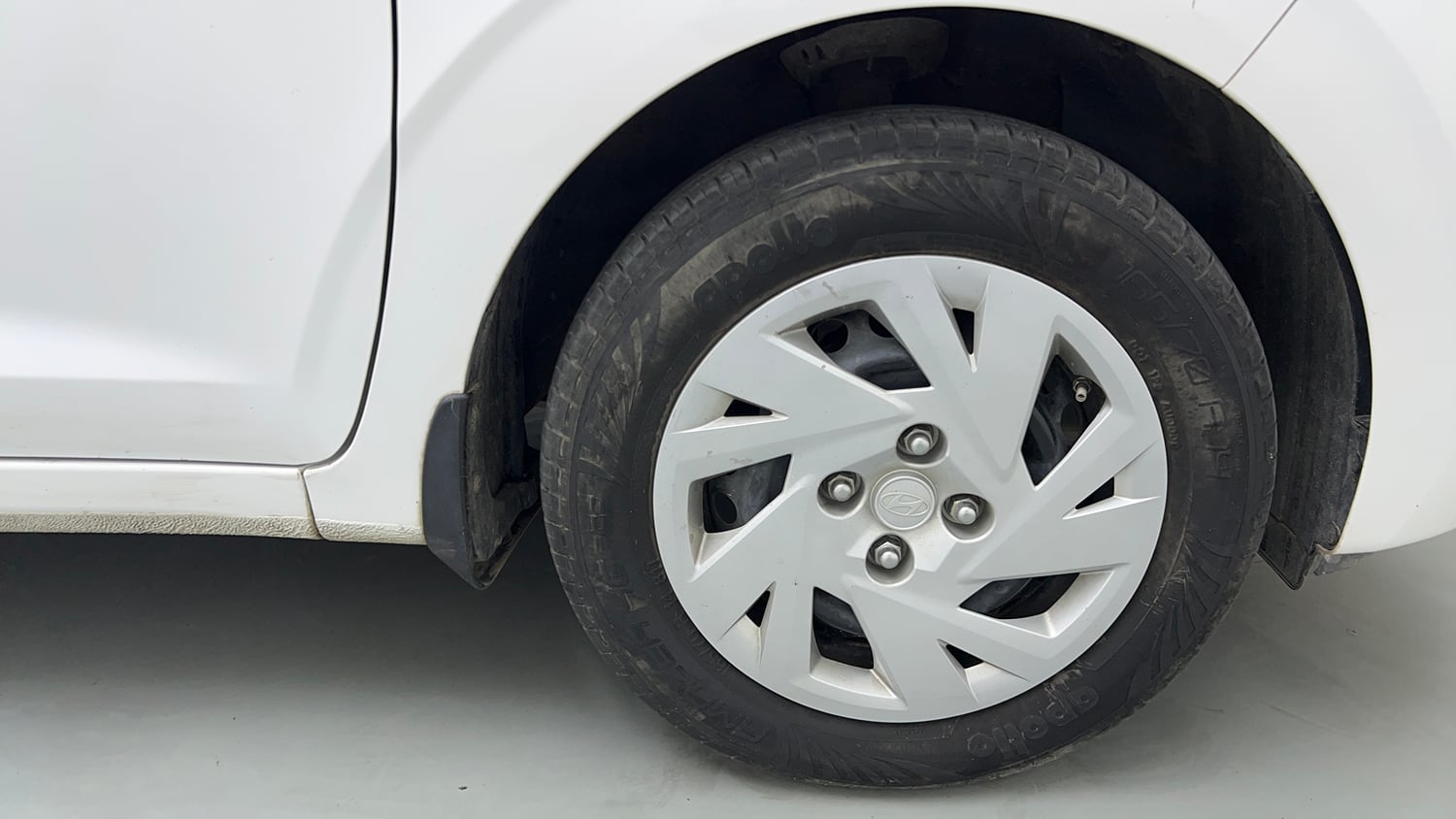 Used 2024 Hyundai Grand i10 Nios Magna 1.2 Kappa AMT Petrol Automatic tyres RIGHT FRONT TYRE RIM VIEW