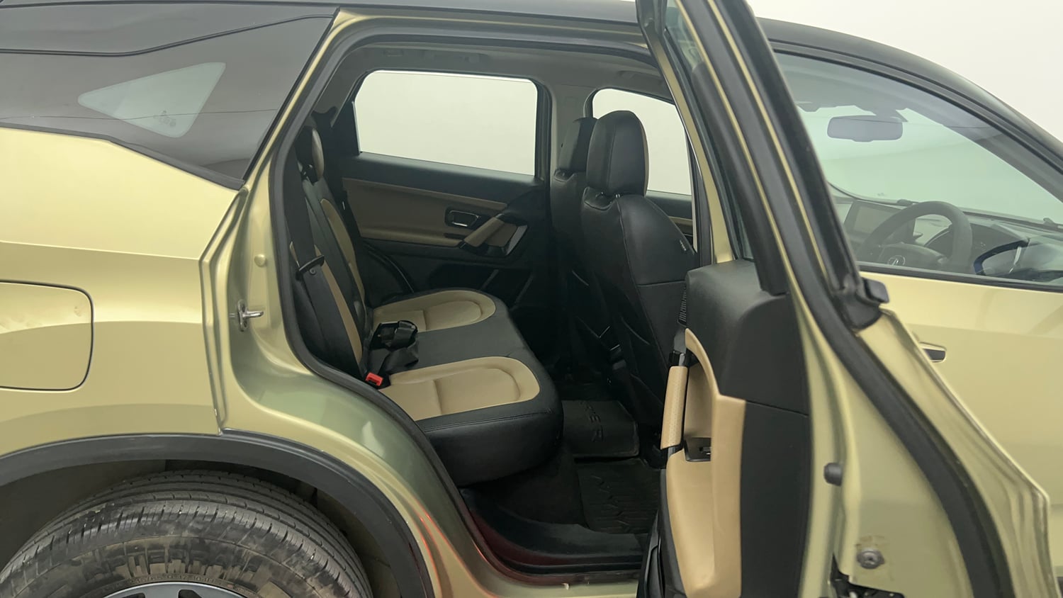 Used 2022 Tata Harrier Kaziranga XZA Plus Diesel Automatic interior RIGHT SIDE REAR DOOR CABIN VIEW