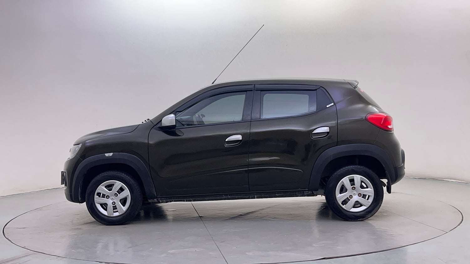 Used 2018 Renault Kwid 1.0 RXT Petrol Manual exterior LEFT SIDE VIEW
