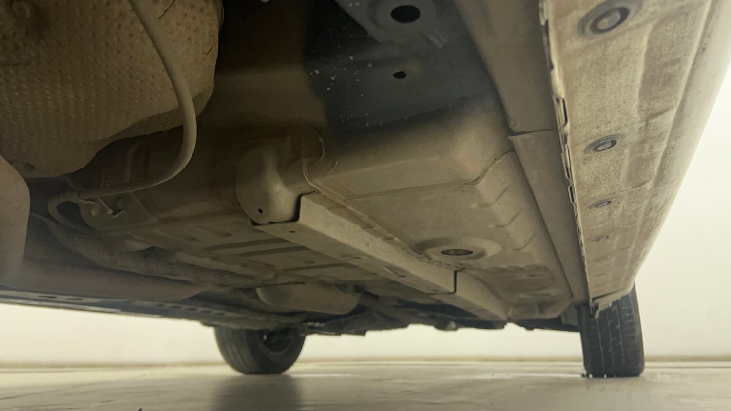 Used 2017 Toyota Platinum Etios V Petrol Manual extra REAR RIGHT UNDERBODY VIEW