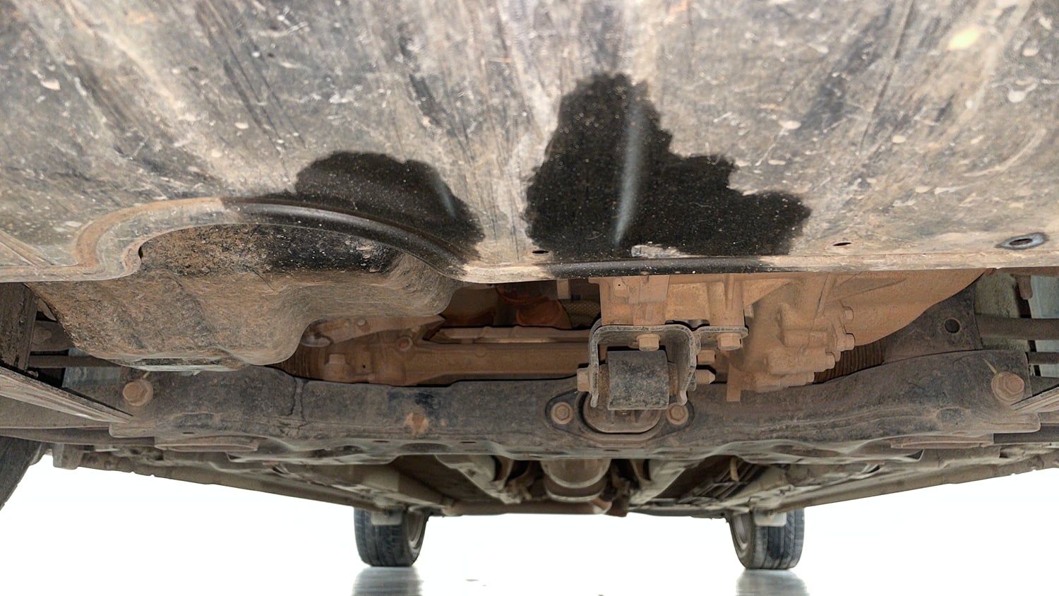 Used 2023 Hyundai Verna SX 1.5 Petrol MT Petrol Manual extra FRONT LEFT UNDERBODY VIEW