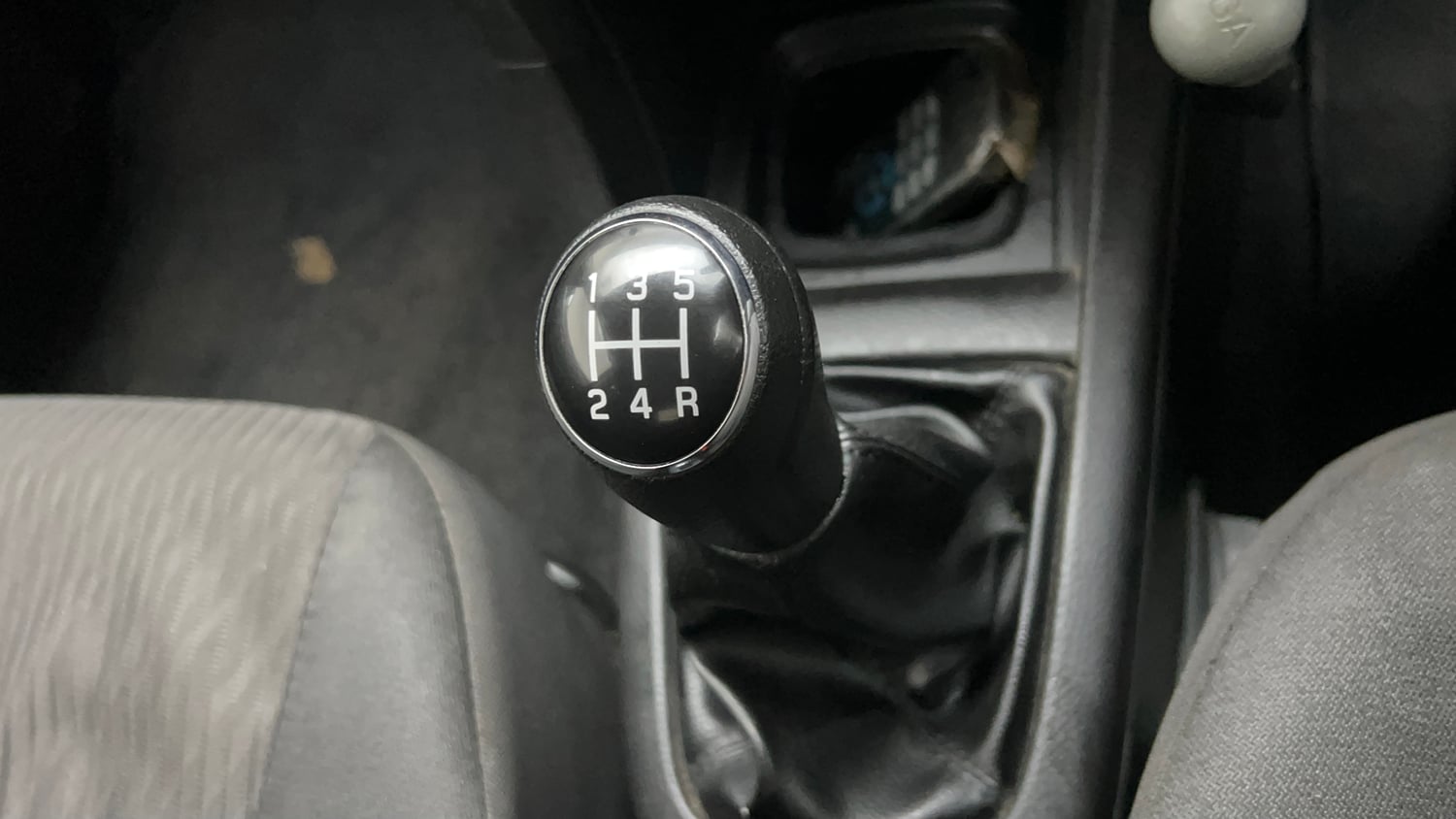 Used 2015 Maruti Suzuki Swift VXi Petrol Manual interior GEAR  KNOB VIEW