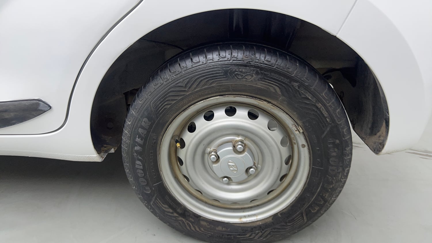 Used 2022 hyundai Santro Sportz Executive CNG Cng Manual tyres LEFT REAR TYRE RIM VIEW