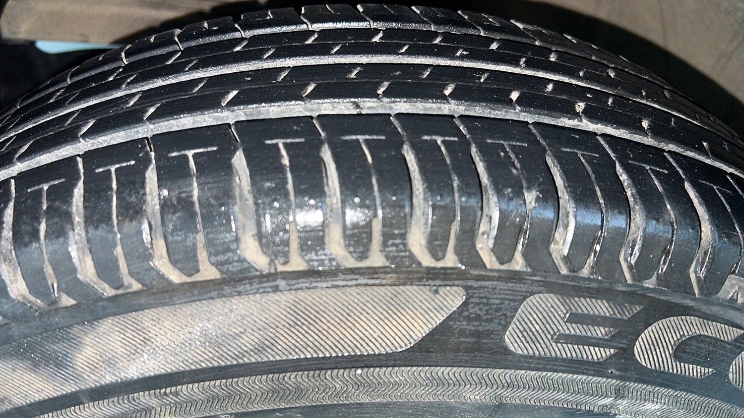 Used 2020 Maruti Suzuki Swift LXi Petrol Manual tyres LEFT FRONT TYRE TREAD VIEW