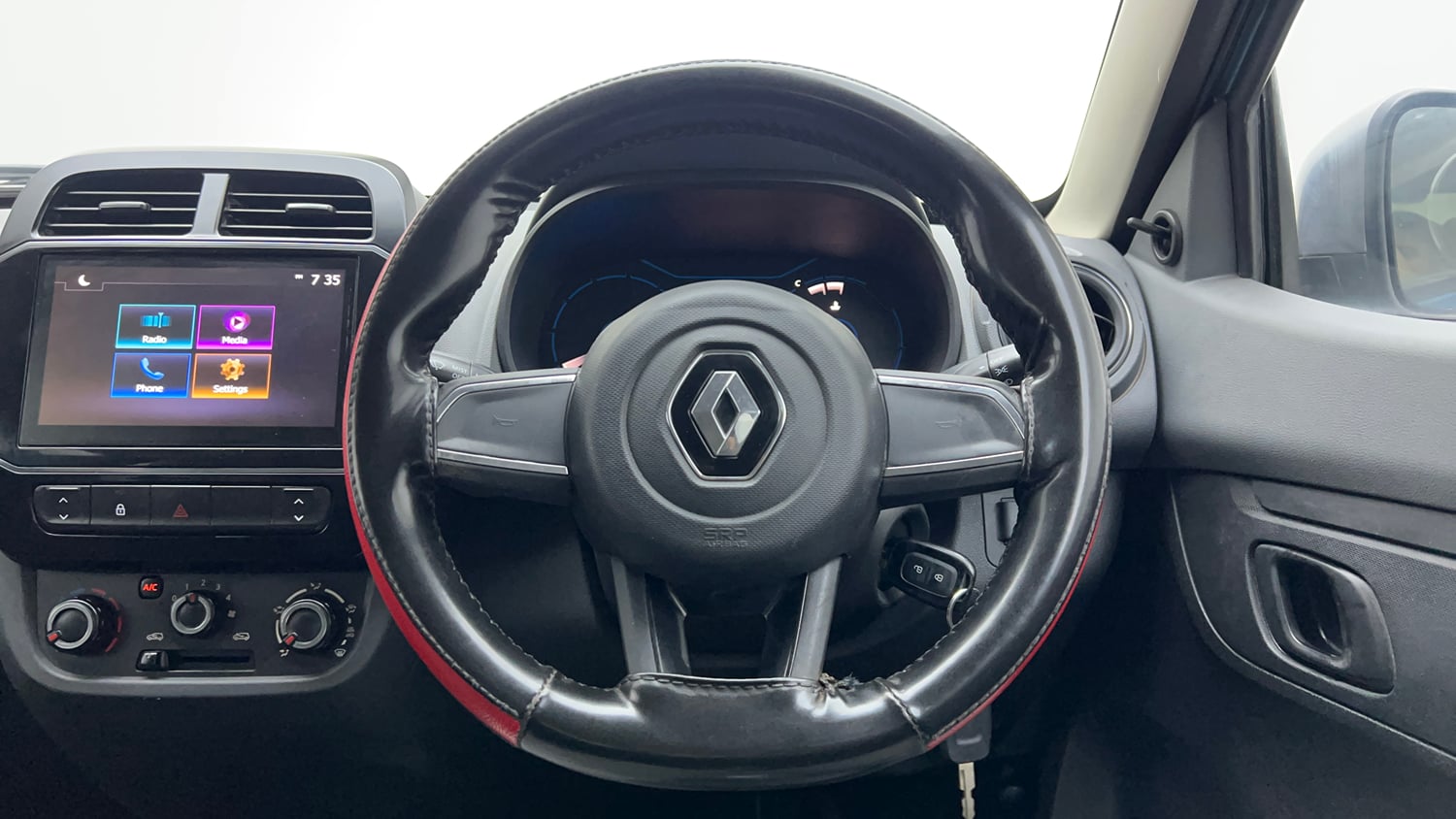 Used 2021 Renault Kwid RXT 1.0 AMT Opt Petrol Automatic interior STEERING VIEW