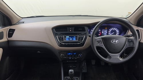 Used 2015 Hyundai Elite i20 Sportz 1.2 Petrol Manual interior DASHBOARD VIEW