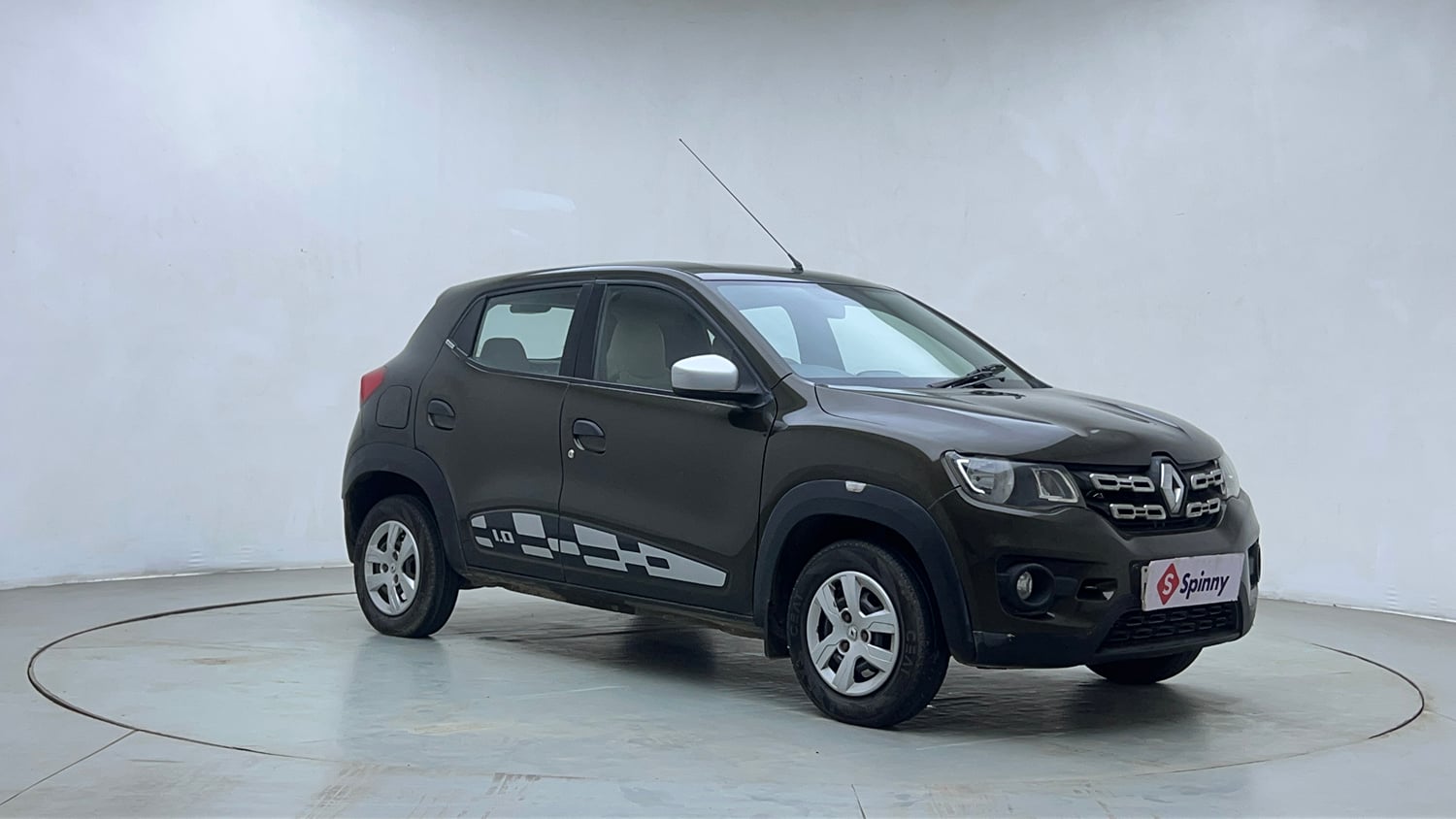Used 2017 Renault Kwid 1.0 RXT Petrol Manual exterior RIGHT FRONT CORNER VIEW