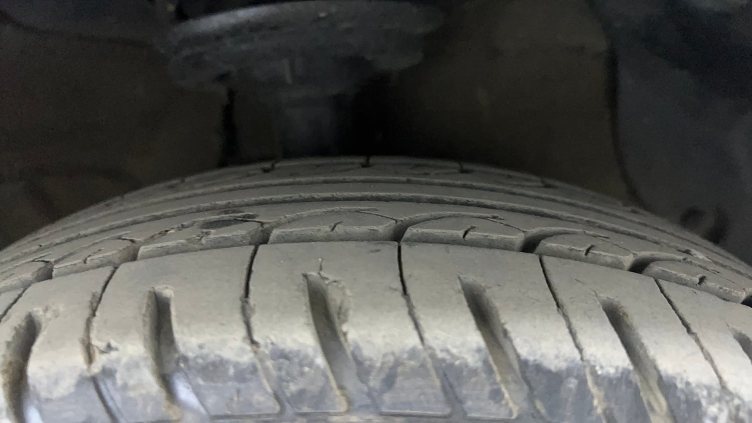 Used 2017 Hyundai Grand i10 Magna 1.2 Kappa VTVT Petrol Manual tyres RIGHT FRONT TYRE TREAD VIEW