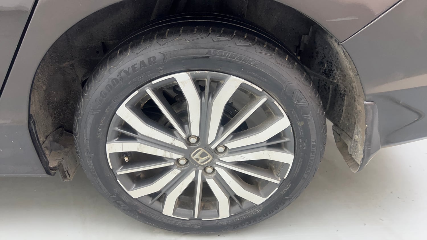 Used 2019 Honda City ZX Petrol Petrol Manual tyres LEFT REAR TYRE RIM VIEW