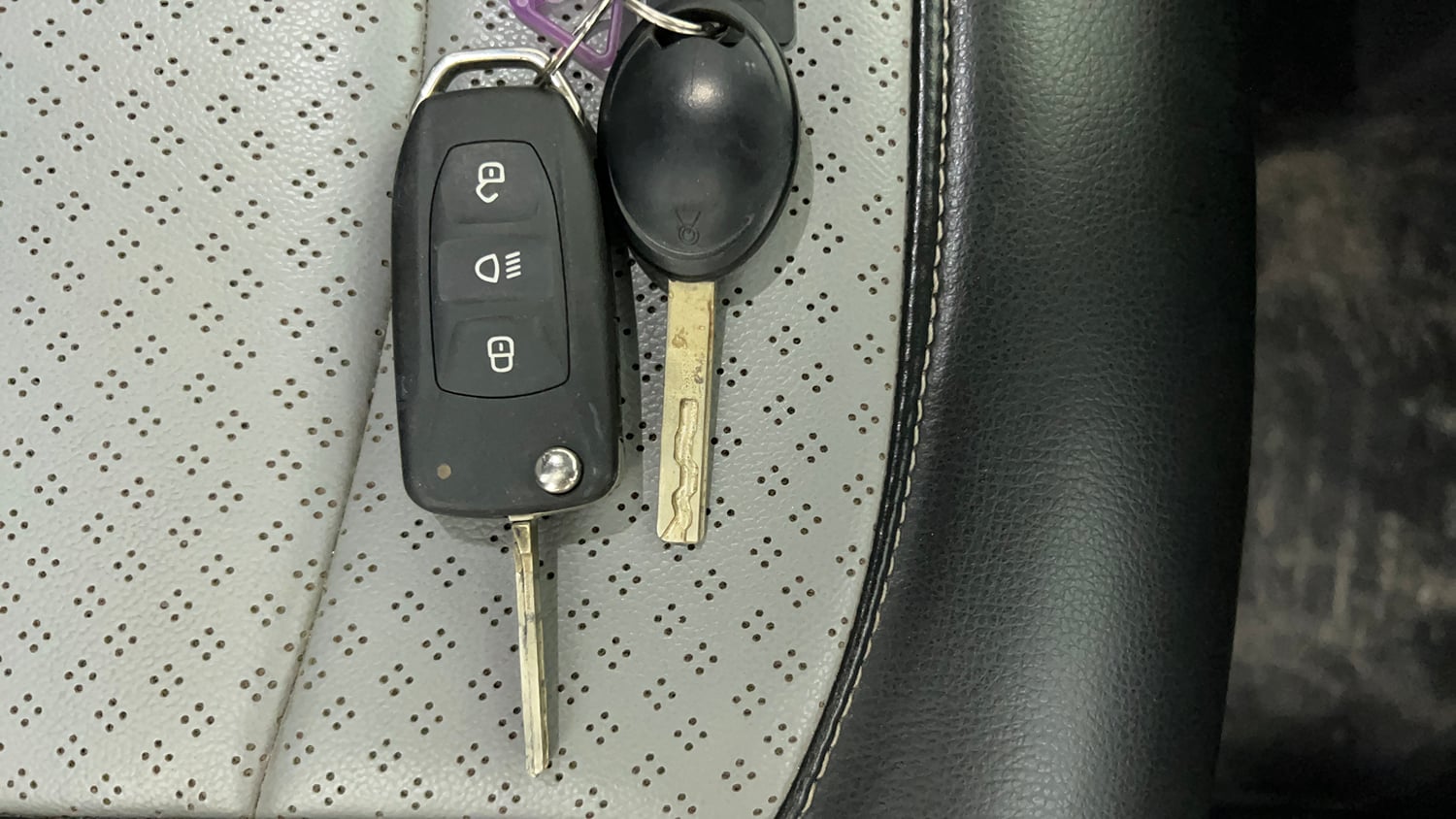Used 2024 Tata Tiago XT CNG Cng Manual extra CAR KEY VIEW
