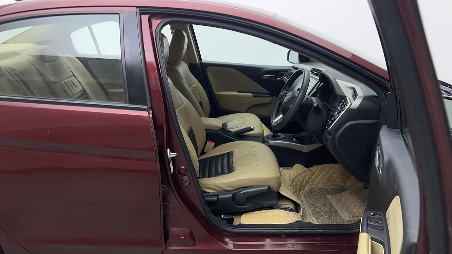 Used 2017 Honda City V Petrol Petrol Manual interior RIGHT SIDE FRONT DOOR CABIN VIEW