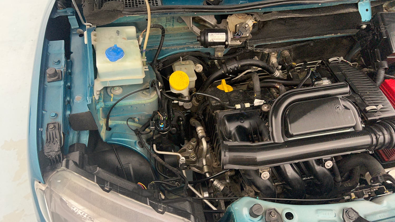 Used 2021 Renault Kwid RXT 1.0 (O) Petrol Manual engine ENGINE RIGHT SIDE VIEW