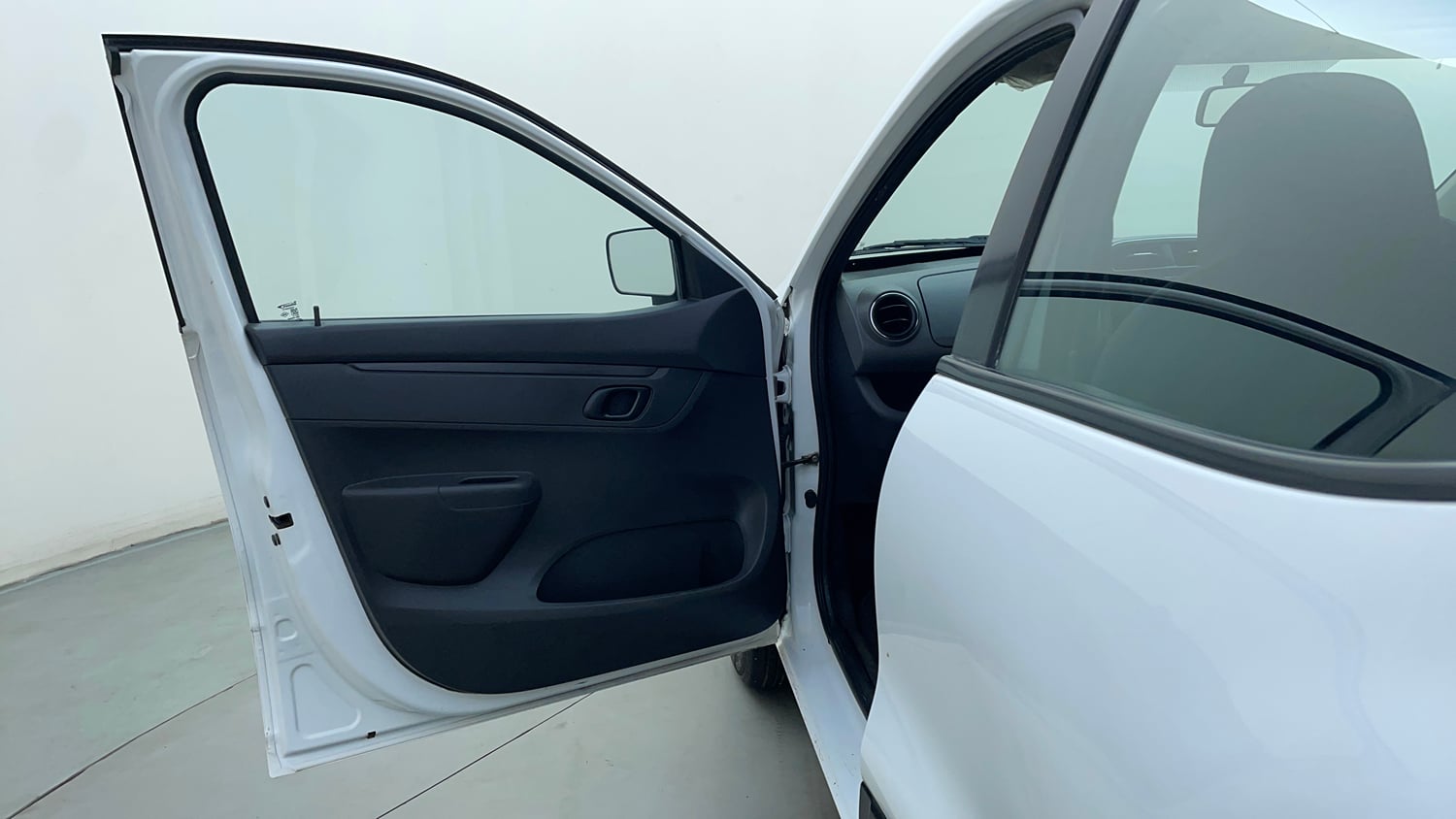 Used 2015 Renault Kwid RXT Petrol Manual interior LEFT FRONT DOOR OPEN VIEW