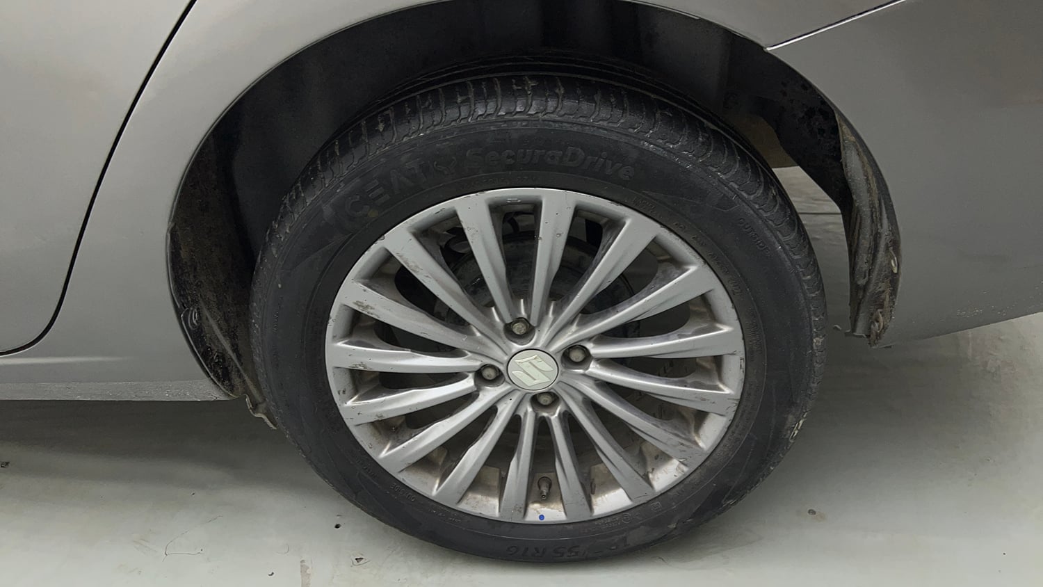 Used 2017 Maruti Suzuki Ciaz Alpha 1.4 MT Petrol Manual tyres LEFT REAR TYRE RIM VIEW