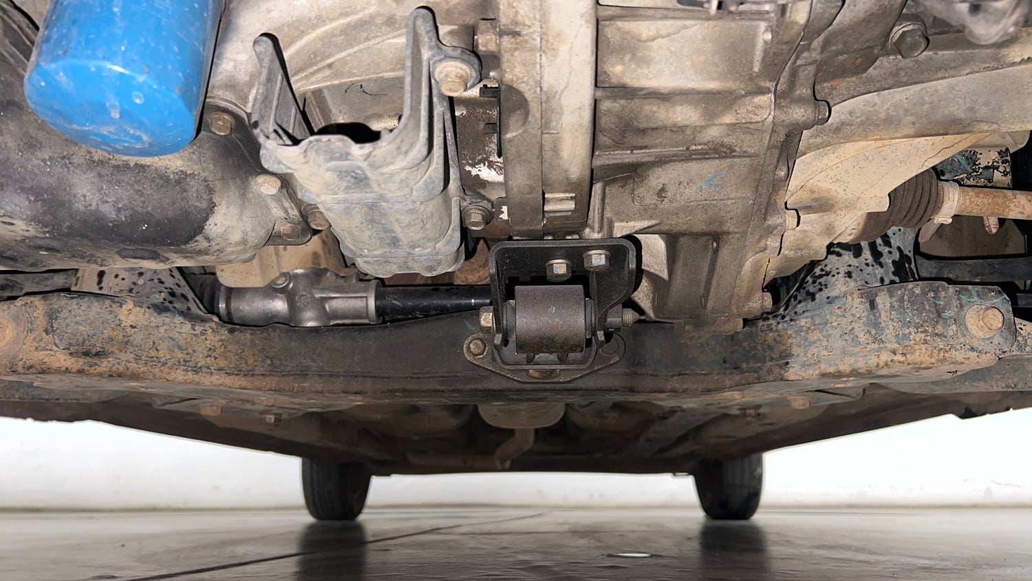 Used 2014 Hyundai Xcent SX 1.2 (O) Petrol Manual extra FRONT LEFT UNDERBODY VIEW