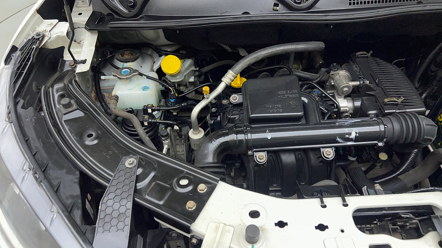 Used 2021 Nissan Magnite XE Petrol Manual engine ENGINE RIGHT SIDE VIEW