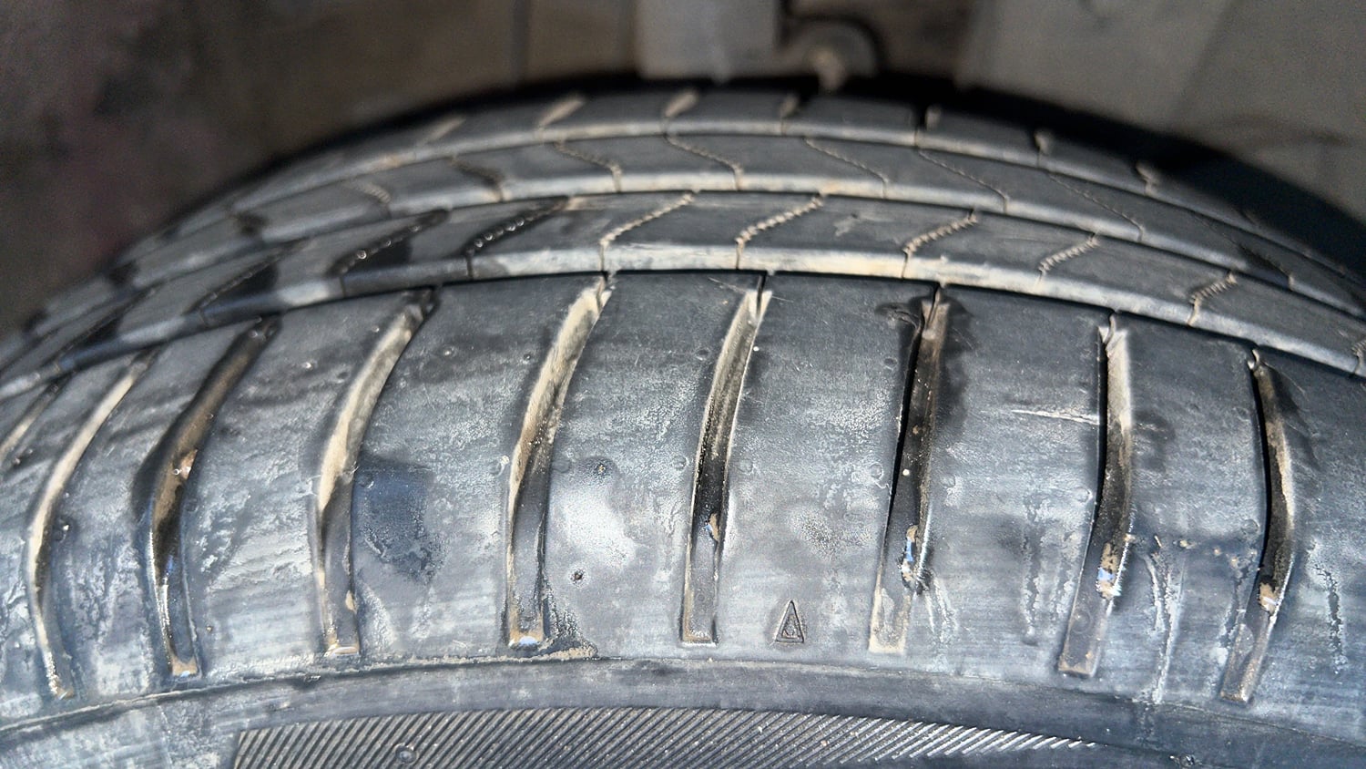 Used 2020 Honda Amaze Exclusive Edition CVT Petrol Petrol Automatic tyres RIGHT FRONT TYRE TREAD VIEW
