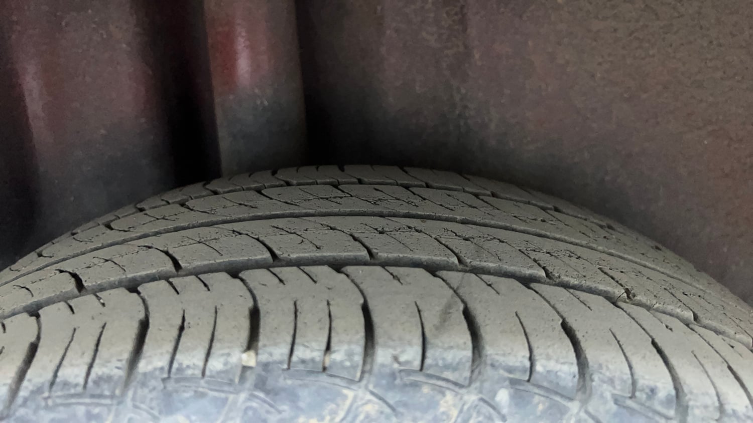 Used 2019 Volkswagen Polo Comfortline 1.0L (P) Petrol Manual tyres RIGHT REAR TYRE TREAD VIEW