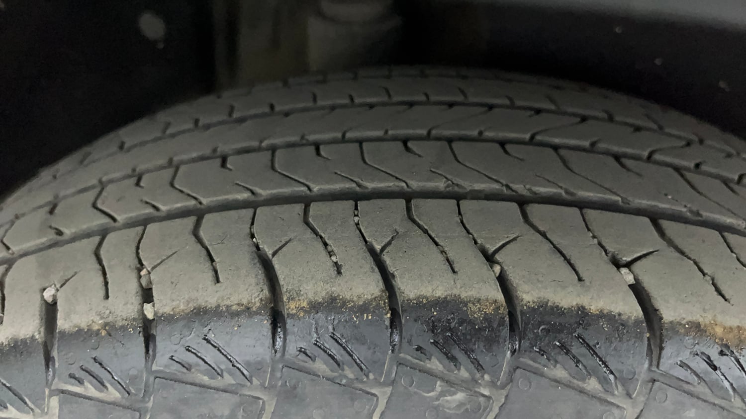 Used 2022 Hyundai Alcazar Platinum (O) 7 Seater 1.5 Diesel AT Diesel Automatic tyres RIGHT REAR TYRE TREAD VIEW