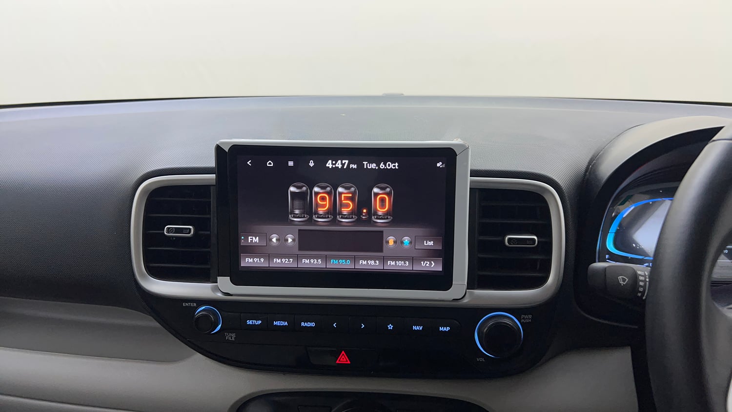 Used 2022 Hyundai Venue SX 1.2 Petrol Petrol Manual top_features Integrated (in-dash) music system