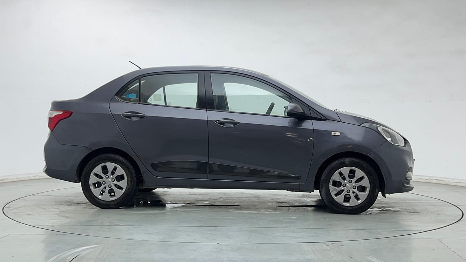 Used 2018 Hyundai Xcent E+ CNG (Outside Fitted) Cng Manual exterior RIGHT SIDE VIEW