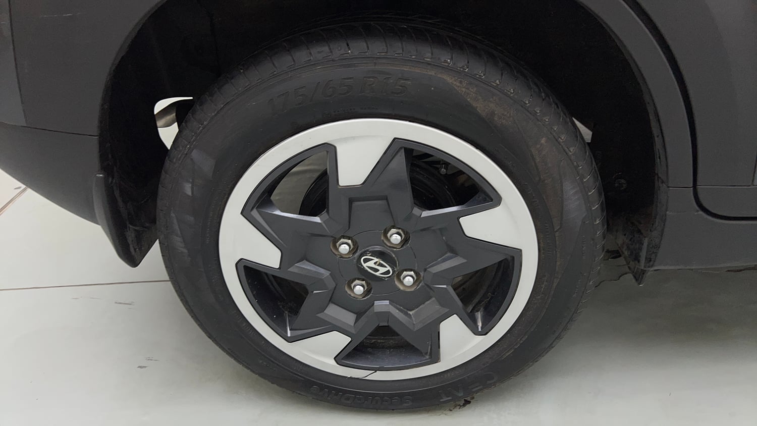 Used 2025 Hyundai Exter S Plus 1.2 AMT Petrol Automatic tyres RIGHT REAR TYRE RIM VIEW