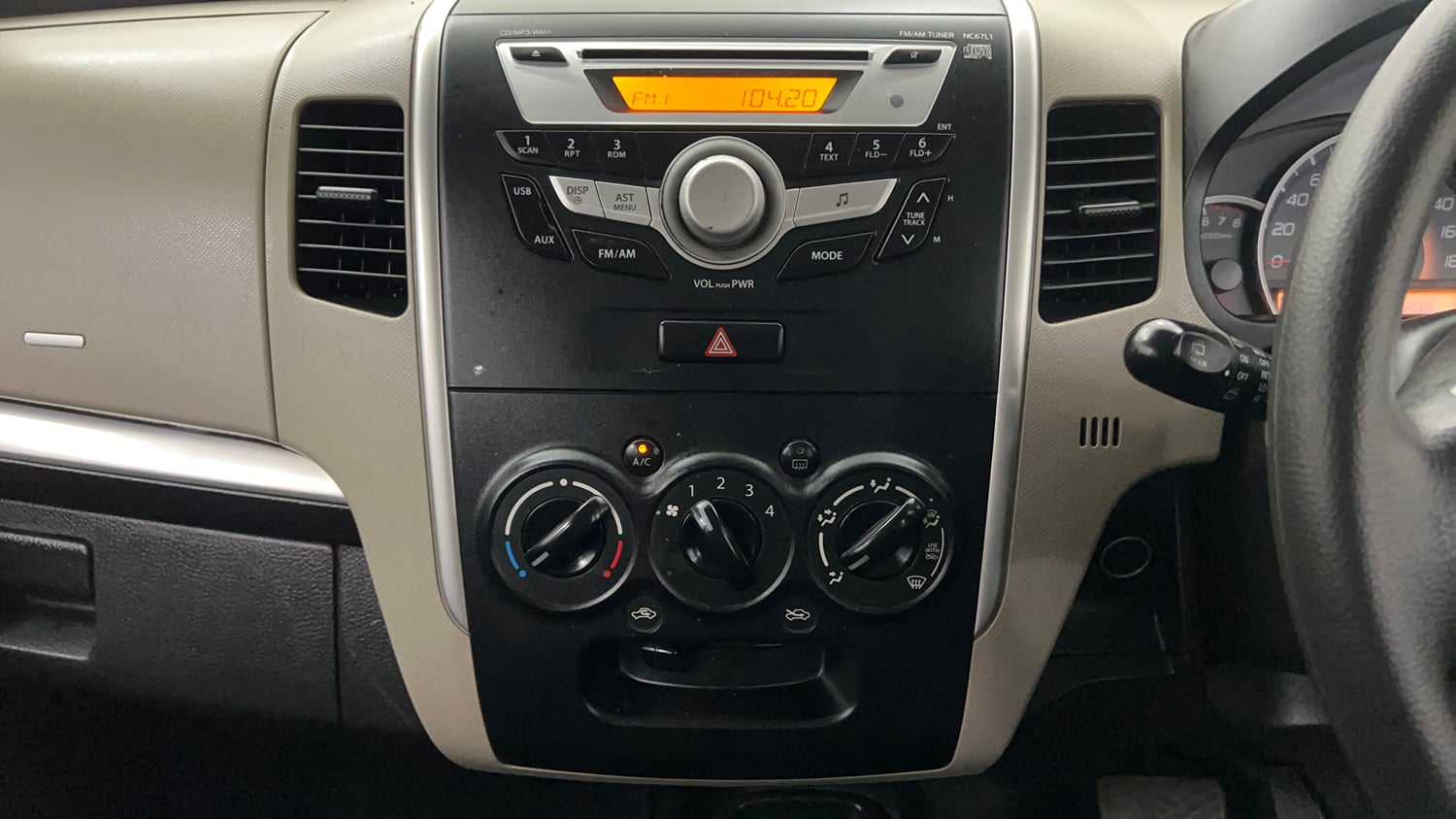 Used 2016 Maruti Suzuki Wagon R 1.0 VXI AMT Petrol Automatic interior MUSIC SYSTEM & AC CONTROL VIEW