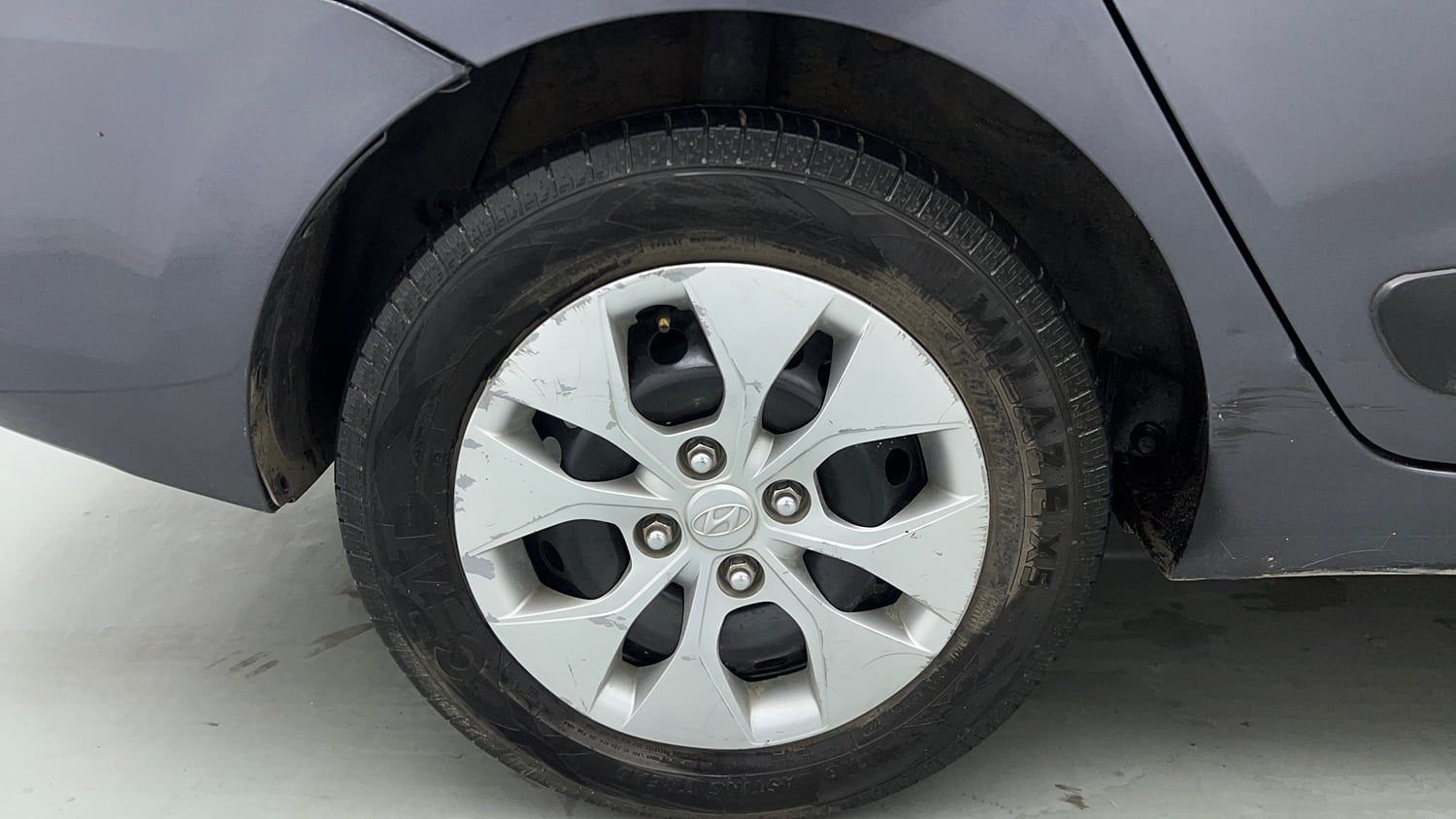 Used 2018 Hyundai Xcent E+ CNG (Outside Fitted) Cng Manual tyres RIGHT REAR TYRE RIM VIEW