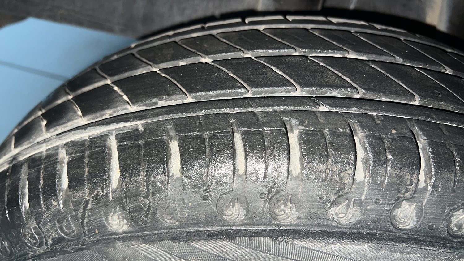 Used 2021 Renault Kwid CLIMBER 1.0 AMT Opt Petrol Automatic tyres RIGHT REAR TYRE TREAD VIEW