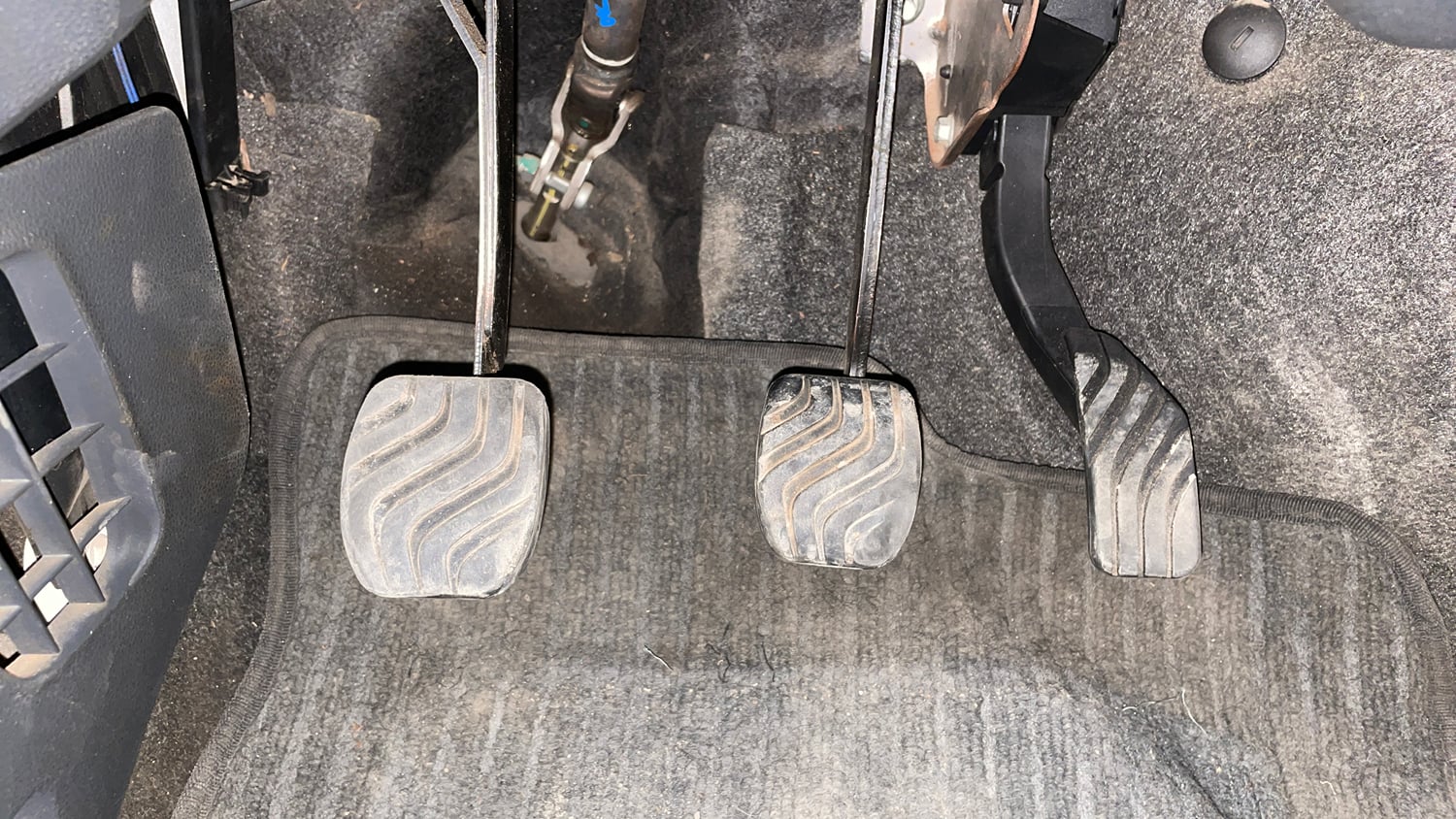 Used 2015 Renault Kwid RXT Petrol Manual interior PEDALS VIEW