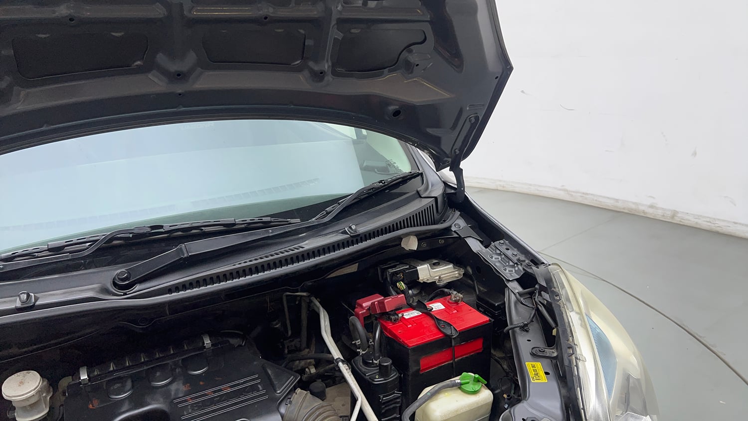 Used 2016 Maruti Suzuki Wagon R 1.0 VXI AMT Petrol Automatic engine ENGINE LEFT SIDE HINGE & APRON VIEW