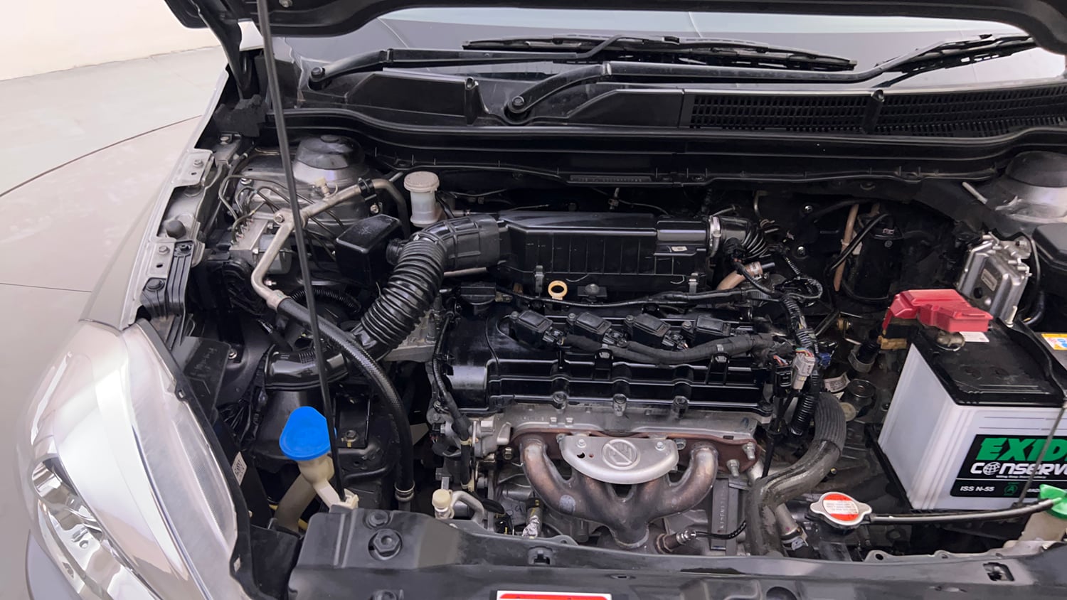 Used 2022 Maruti Suzuki S-Cross Zeta Petrol Manual engine ENGINE RIGHT SIDE HINGE & APRON VIEW