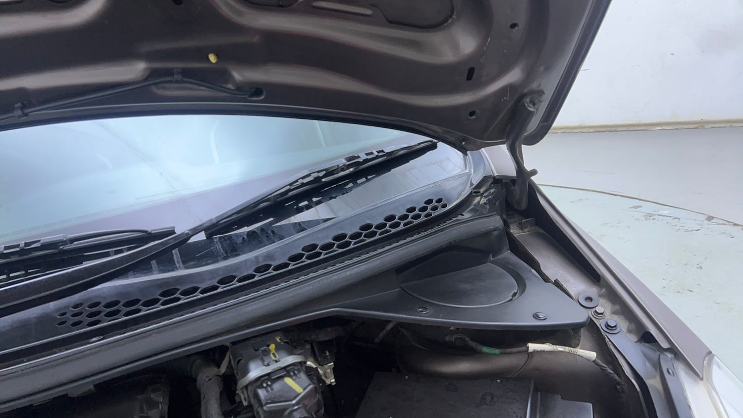Used 2019 Tata Tiago Revotron XZA Petrol Automatic engine ENGINE LEFT SIDE HINGE & APRON VIEW