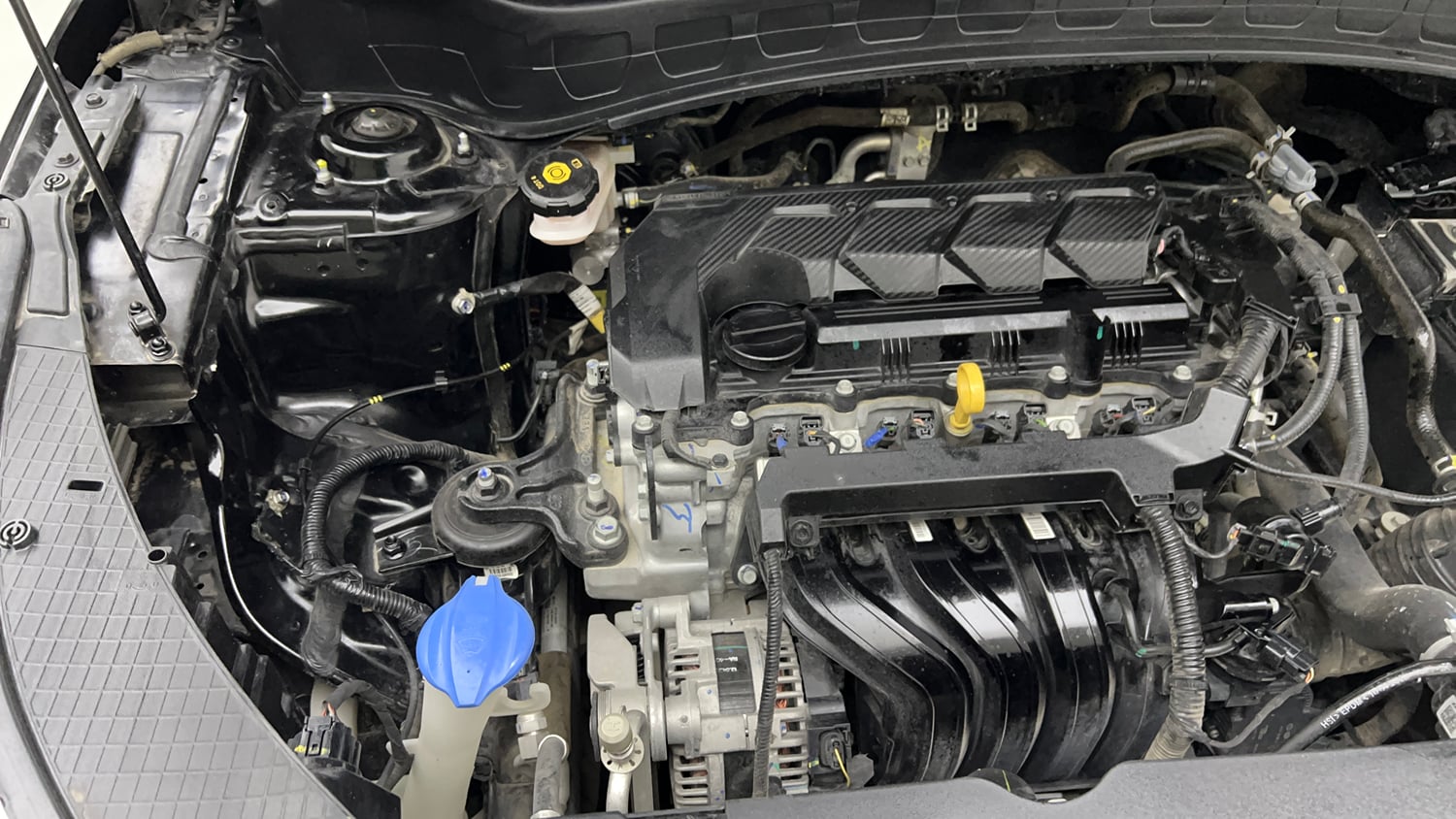 Used 2025 Kia Seltos HTE (O)1.5 Petrol MT Petrol Manual engine ENGINE RIGHT SIDE VIEW